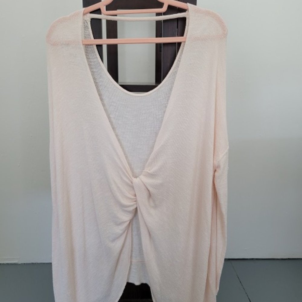 Lightweight Sweater with twist detail